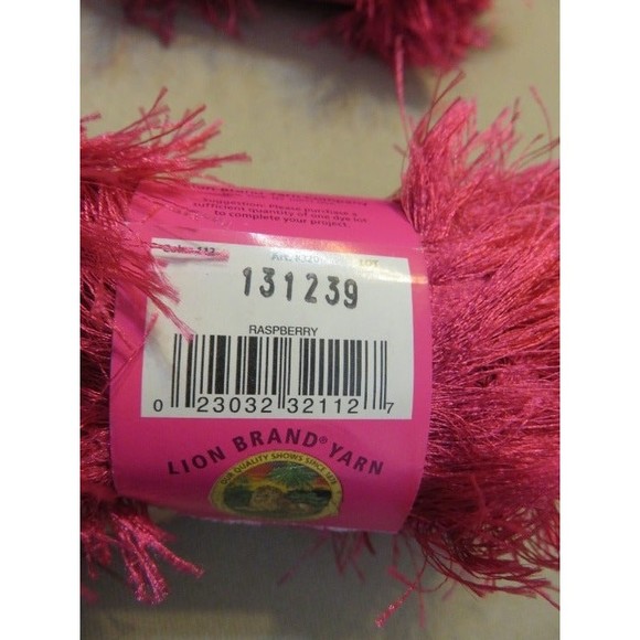 4 Skeins Lion Brand Fun Fur Yarn - New - Picture 4 of 5